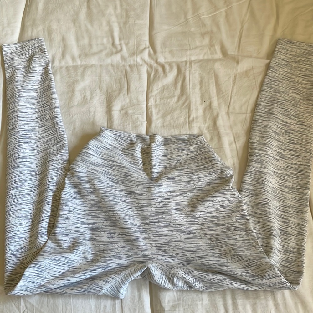 Crop Shop Boutique marl gray leggings.